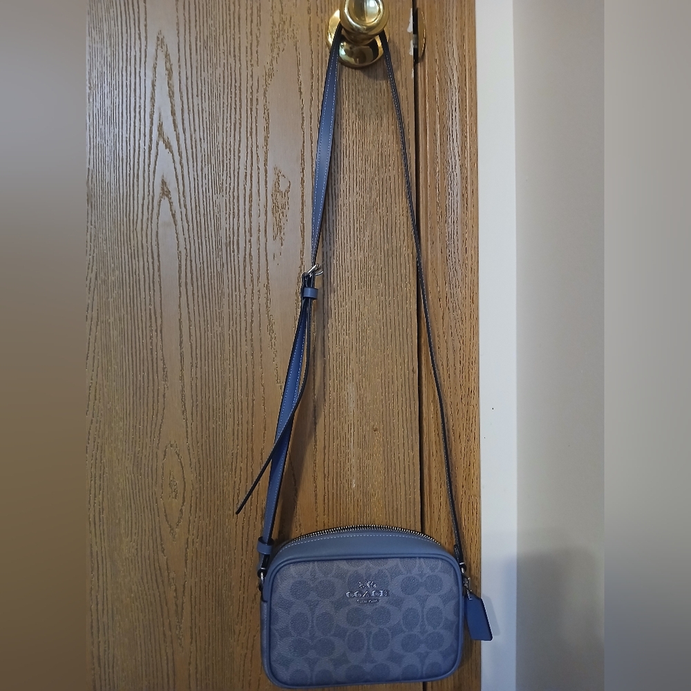Coach Min Jamie Signature